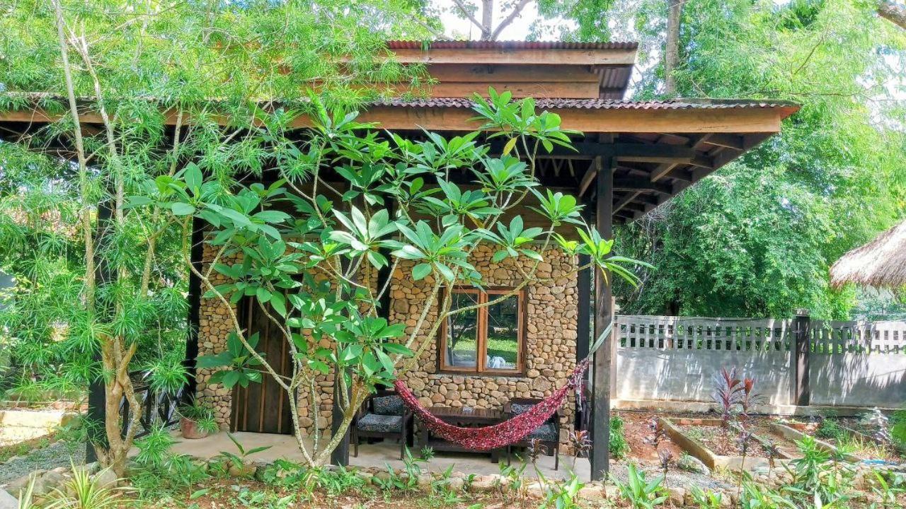 Khmer Hands كِب المظهر الخارجي الصورة
